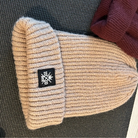 Cute toques - Picture 2 of 3